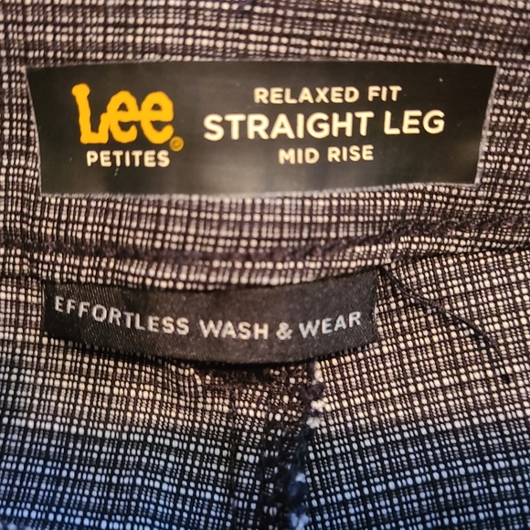 Lee Petites Woman's Relaxed Fit Straight Leg Mid-Rise Strech Pants, Size: 14P - Picture 9 of 16